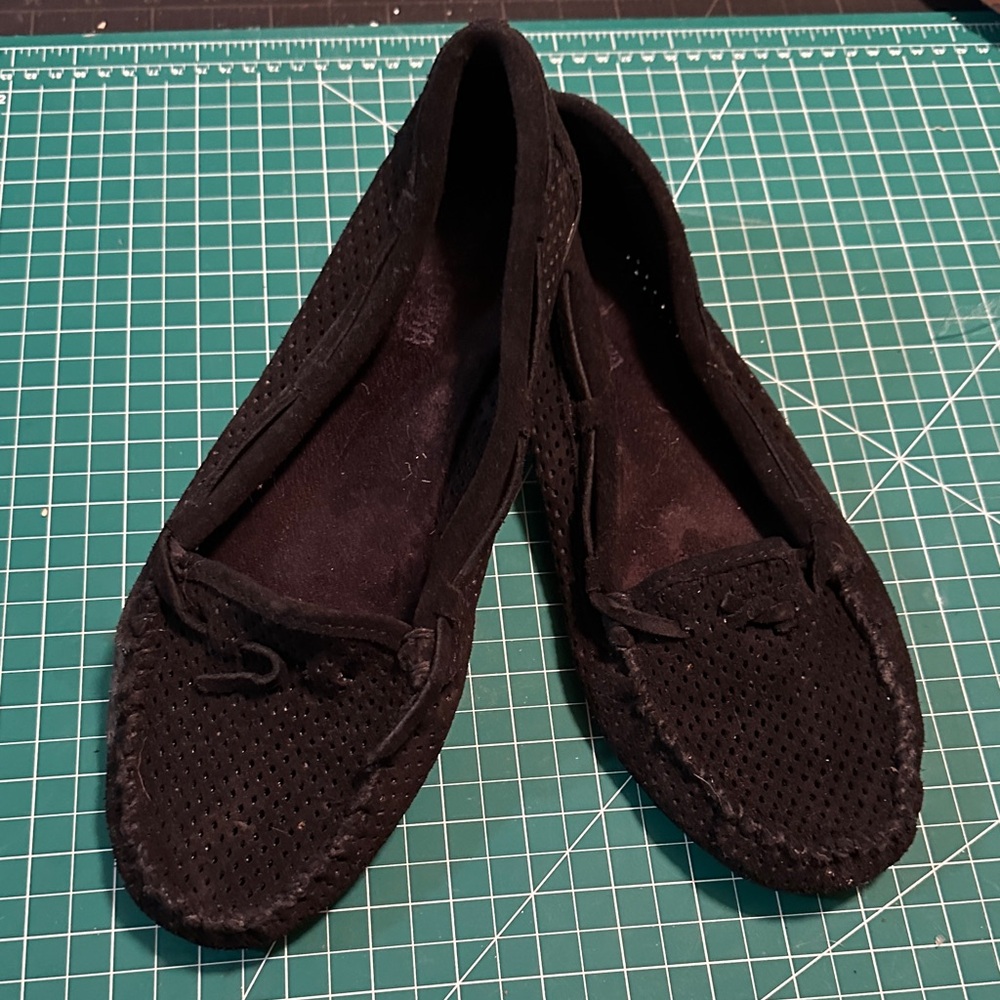 Minnetonka Black Suede Women’s Moccasin Loafers - Classic Slip-On Comfort